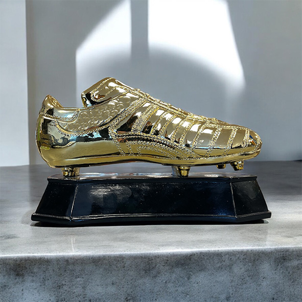 Fotbollspris fotbollsstatyett fotbollssko guld