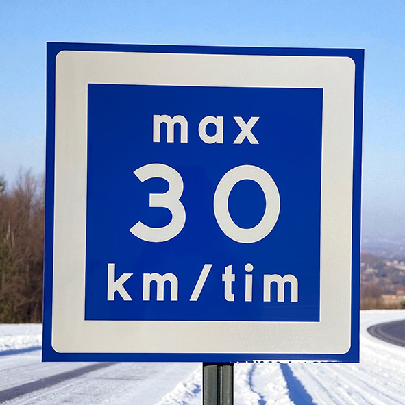 Skylt Hastighetsskylt rekommenderad hastighet 30km h