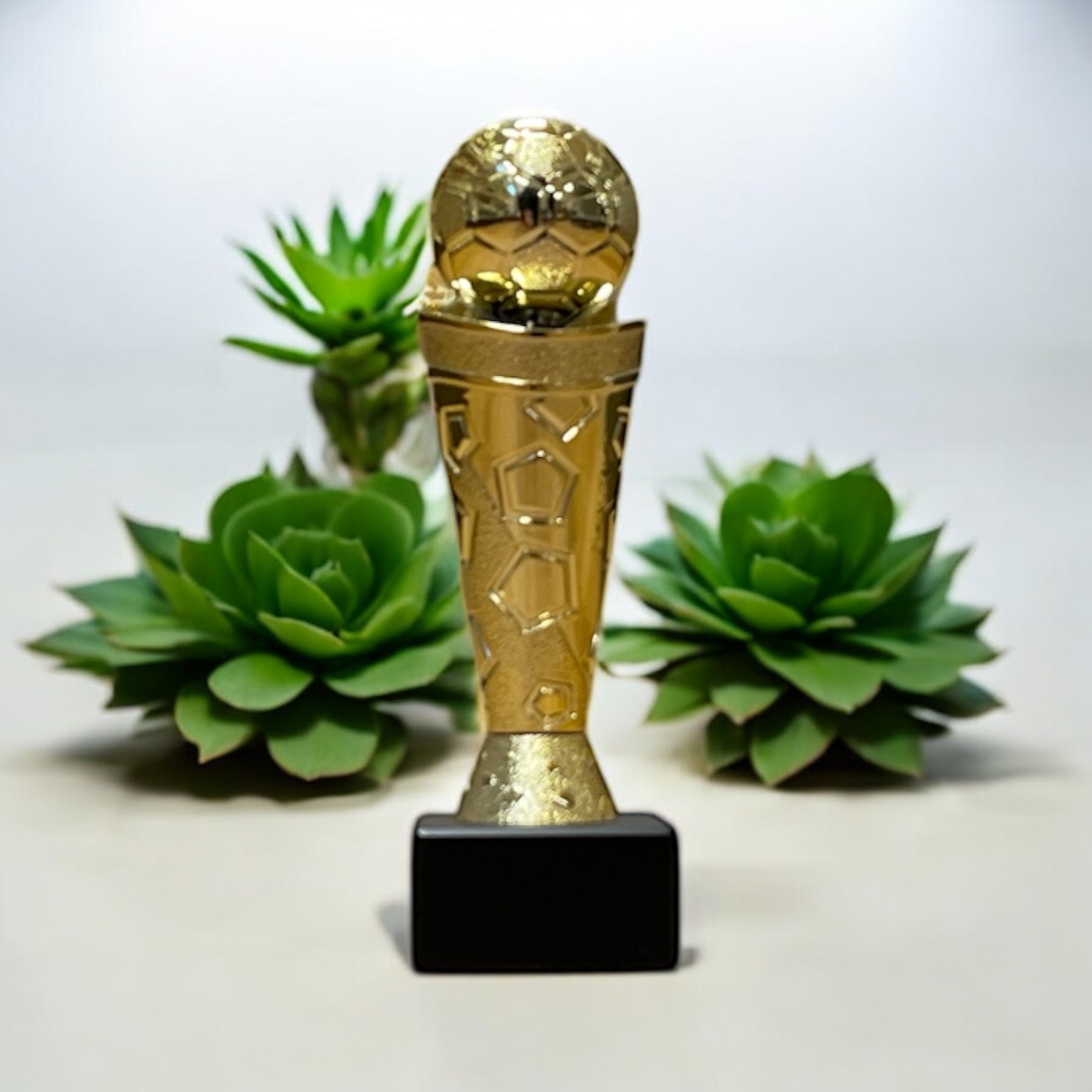 Statyett-Fotboll-180mm-Guld